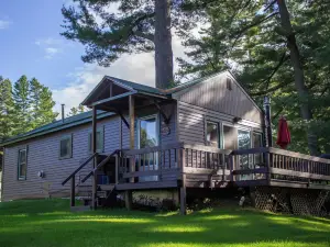 Paddler's Rest Lakeside Cabins and Motel