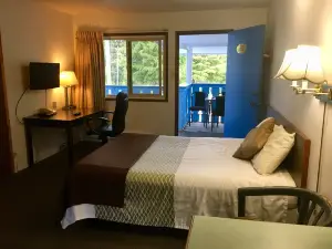 Fuller Lake Chemainus Motel