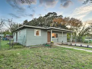 Cozy Graham Retreat ~ 3 Mi to Lake Eddleman!