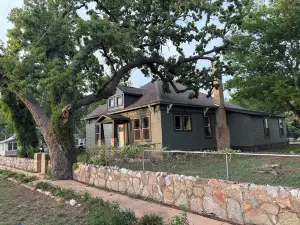 The Vandeveer, Stunning Craftsman Estate in Historic Downtown Burnet