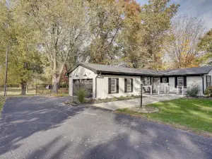 Powell Home w/ Fire Pit - 5 Mi to Columbus Zoo!