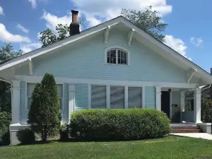 Small Town Charmer - Hazards Best Airbnb!