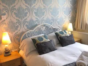 The Strawbury Duck Inn