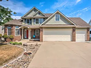 Pet-Friendly des Moines Home w/ Fenced Yard!