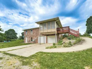 18 Mi to Table Rock Lake: Pet-Friendly Ozark Home!
