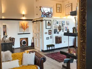 Spacious & Light Studio Loft