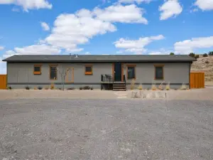 Canyon Retreat: Rustic Elegance 72acres +Tiny Home w/ Complimentary Golf