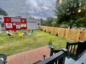 Unique Farmhouse with relaxing outdoor space- hot tub, fire ring & outdoor beds!