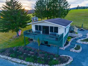 77 in Canaan. Big Views. Starry Skies. Cozy Comfort. Dogs, EV, Wfh Welcome.