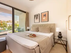 Sanders River Plaza - Cozy 1-Bdr Apt with Balcony