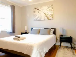 Cozy Retreat - Near Lake, Downtown, Restaurants, WiFi