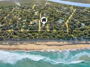 White Cottage on Ninety Mile Beach