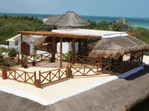 エンスエーニョ ホルボックス アンド ビーチ クラブ