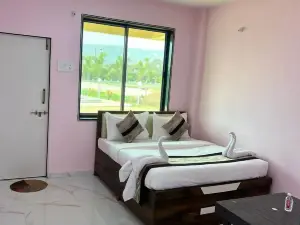 Redwings Resort
