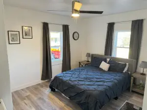 Starry Knight Retreat - spacious 4-bedroom house in charming Ririe with AC, WiFi