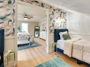 Riverfront Cuero Vacation Home w/ Spacious Deck!