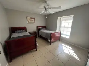 Charming 2-bedroom house in tranquil LaBelle with WiFi, AC