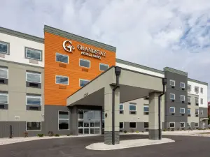 GrandStay Hotel & Suites Kaukauna