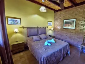 โรงแรม & ร้านอาหาร ลาส บริซาส