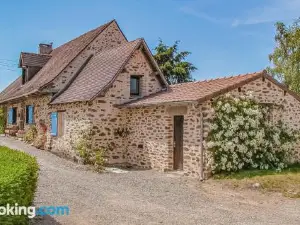 Beautiful Home in St, Priest la Fougeres with Wifi, Private Swimming Pool and Outdoor Swimming Pool