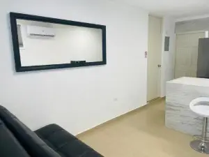 Hollywood Apartments - C