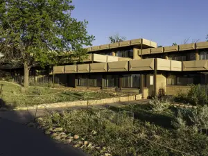 Thunderbird Lodge