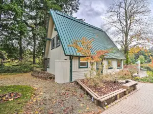 Peaceful Waterfront Cottage w/ Sups, Kayaks & More