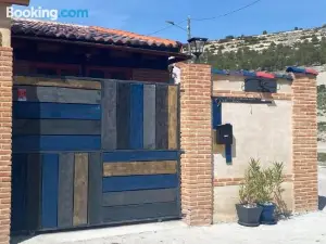 Casa Rural Alfoz, -Tiny House- Con Patio Privado, Barbacoa, Wifi, Netflix, Aire Acondicionado