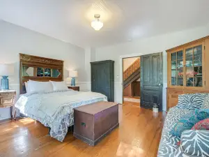 Historic & Charming Pittsboro Home w/ Fireplaces