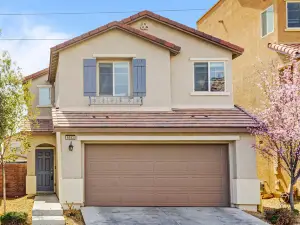 Very Clean House w/2 King Suits Free parking/coffee close to Strip & RedRock