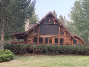 A cozy log house in the Bitterroot Valley