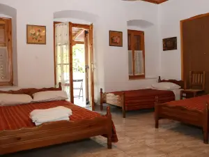 Maleatis Apollo Guesthouse