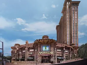 อเมริสตาร์คาสิโน รีสอร์ท สปา แบล็คฮอว์ก