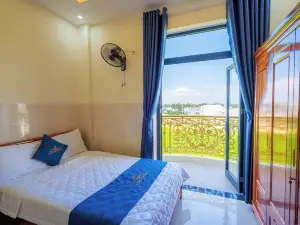 Golden Hotel 2