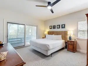 Beautiful home near the beach with community pool, gym, tennis