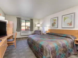 Super 8 by Wyndham Lacey Olympia Area