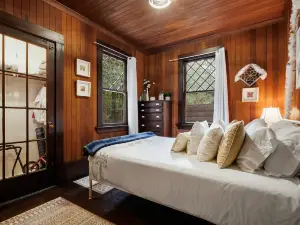 Pacific Coast Redwoods Cabin for Family