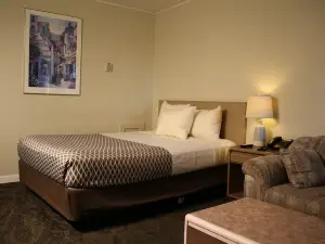 Lamplighter Inn