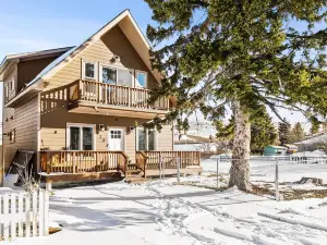 Modern Red Lodge Cabin - Walk to Broadway Ave