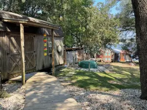 Pet friendly, beautiful lakefront property that sleeps up to 15 people