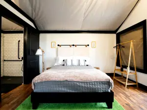 Romantic Safari Tent with Grill and Hot Tub in Cedar Bluff, Alabama
