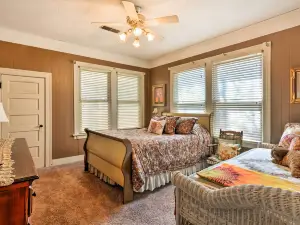 Charming Craftsman Home in Downtown Bartlesville!