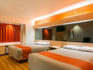 Motel 6 Sycamore, IL