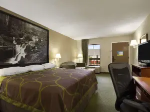 Super 8 by Wyndham Calhoun