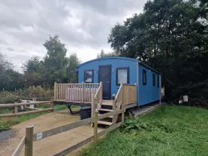 Large Glamping Hut - Riverview 13