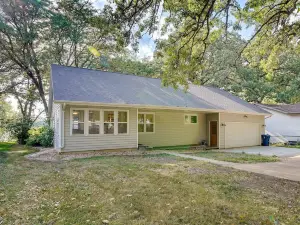Waterfront Spirit Lake Vacation Rental w/ Dock!