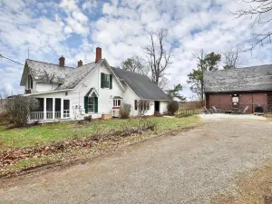 Gambier Country Boho Hot Tub & Tranquility