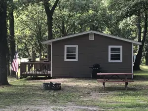 Cozy Up North cabin on beautiful Lake Waukenabo