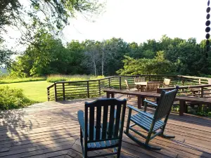 Elegant country retreat near Spring Green w expansive views of Driftless Region