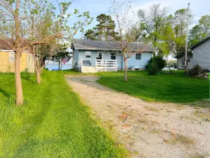 Cozy 3 bedroom, 1 bath home on Beaver Dam Lake